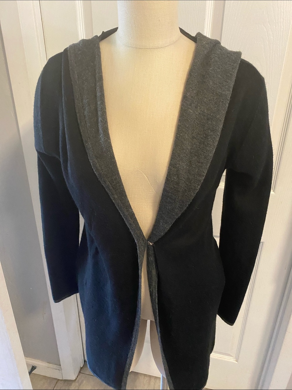 BNCI Black & Gray Open-Front Hooded Women's Sweater Size S